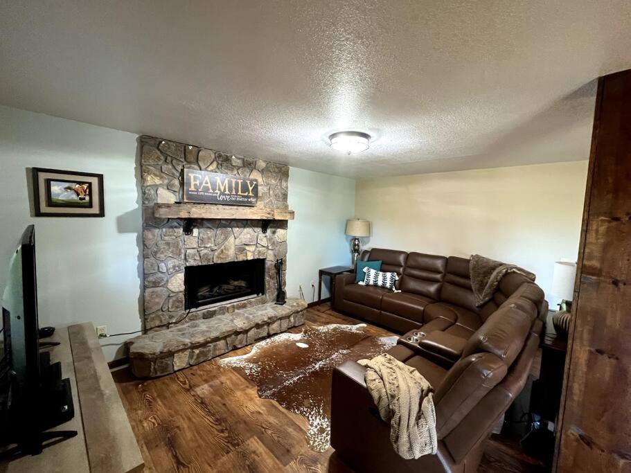 Red Rooster Family Cabin W/Hot Tub+Fire Pit+View Franklin Dış mekan fotoğraf