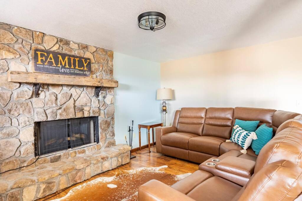 Red Rooster Family Cabin W/Hot Tub+Fire Pit+View Franklin Dış mekan fotoğraf
